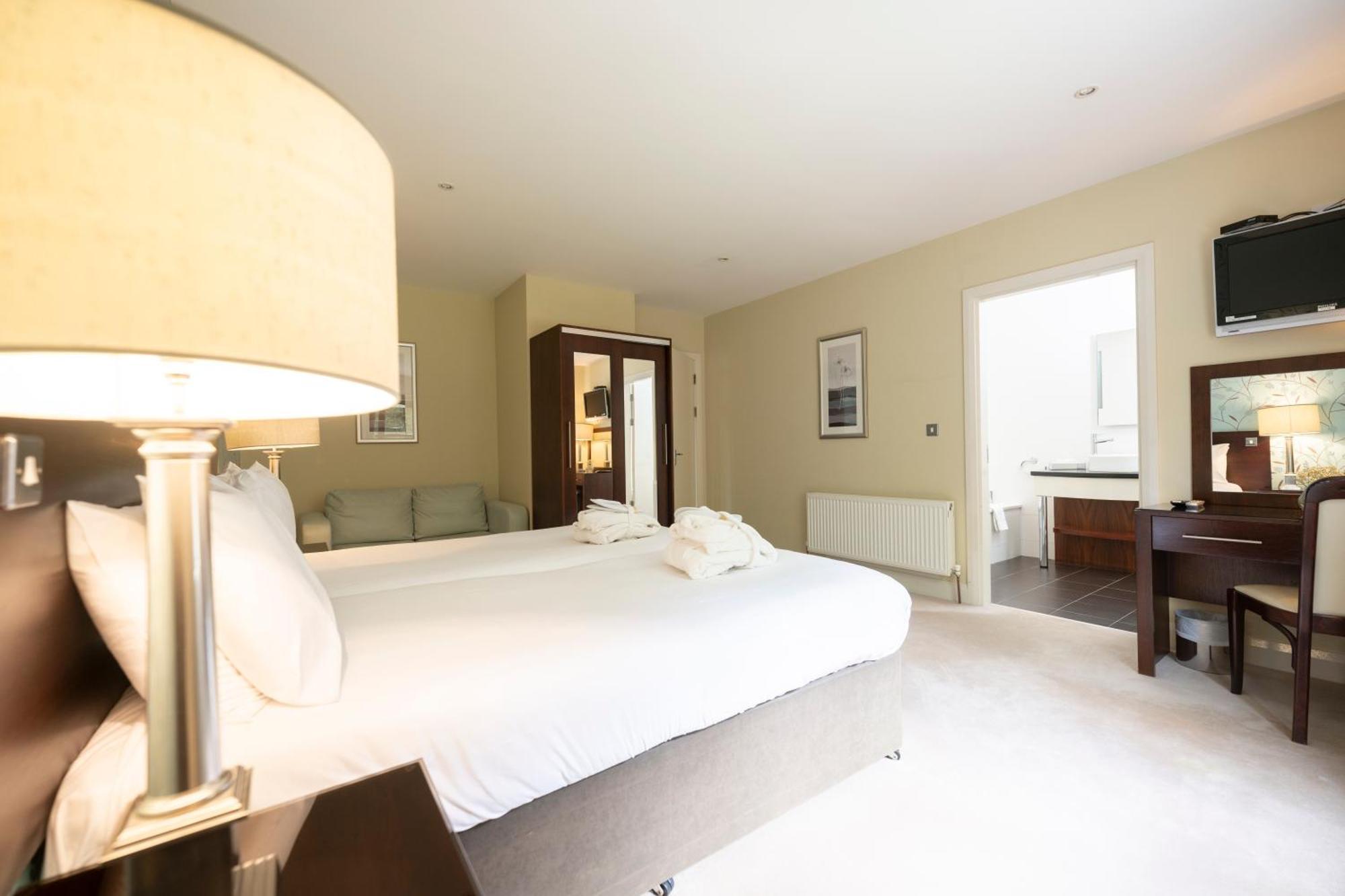 Kenmare Bay Hotel Lodges キラーニー エクステリア 写真