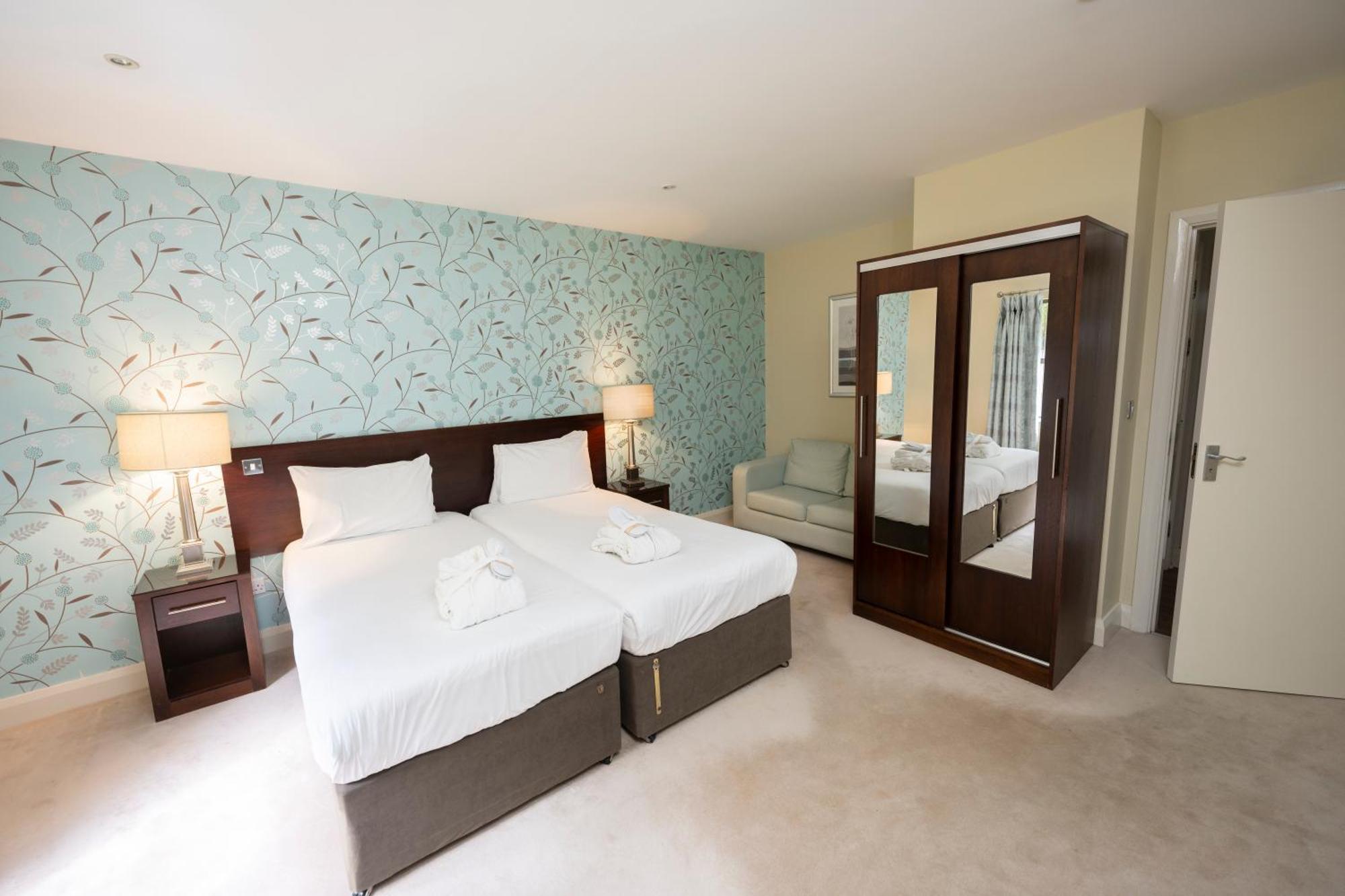 Kenmare Bay Hotel Lodges キラーニー エクステリア 写真
